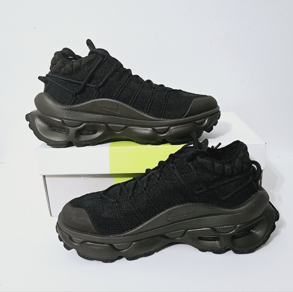 Nike Wmn Air Max Flyknit Venture - Picture 2 of 7